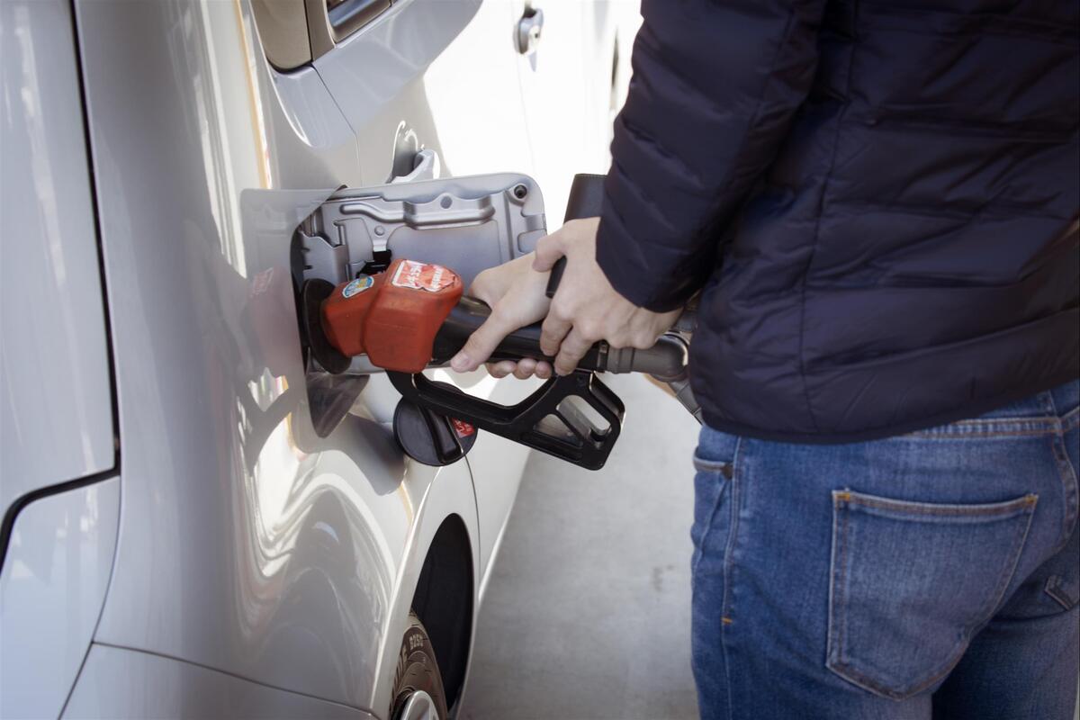 man-filling-up-gas-in-car.jpg